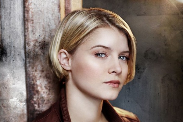 Sarah Jones est Rebecca Madsen dans Alcatraz
