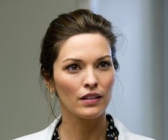 Alana De La Garza