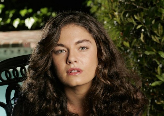 Alexa Davalos